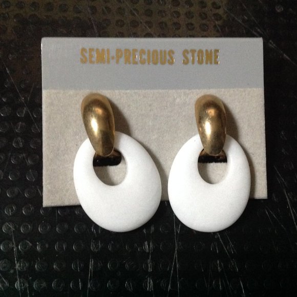 Vintage White Agate Gemstone Pierced Earrings - Picture 1 of 3